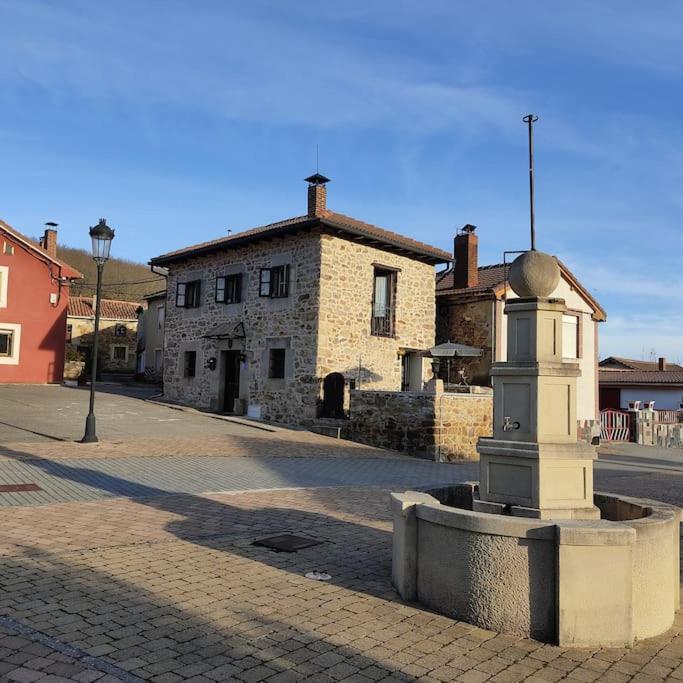 La Casa De La Tina Villa Porquera de Santullan Luaran gambar