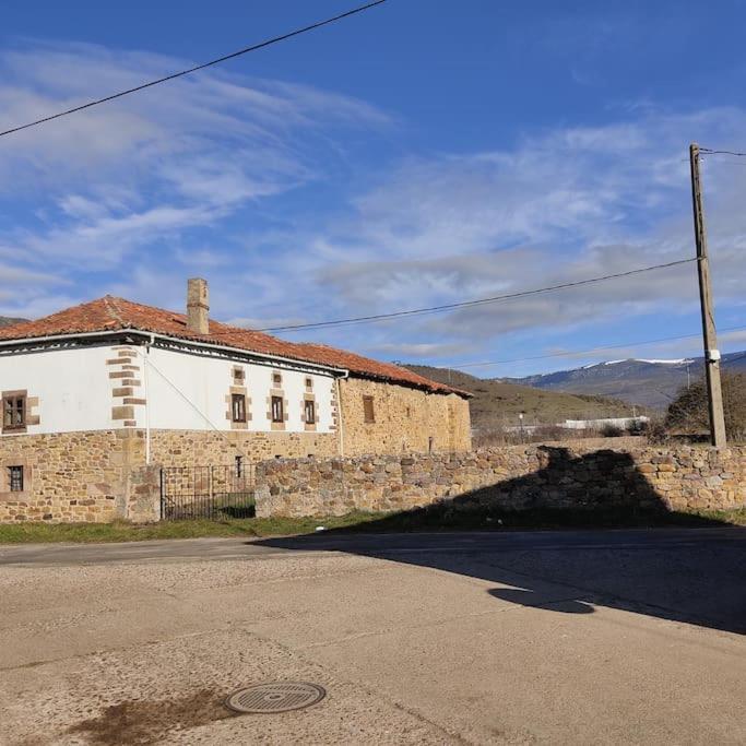 La Casa De La Tina Villa Porquera de Santullan Luaran gambar